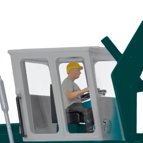 Mobilbagger TIH 445 mit Fahrer und Betonrohr